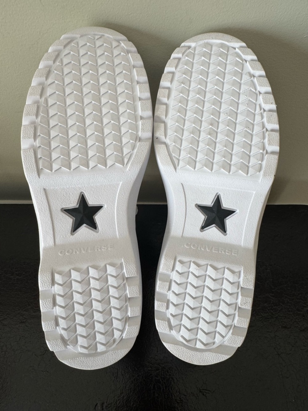 Chuck Taylor® All Star® Lugged Lift Platform Canvas Youth 13.5 NIB - Picture 8 of 10
